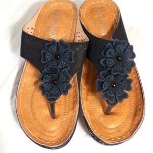 Woman's Black/Tan Yasirun Sandals,Size 38